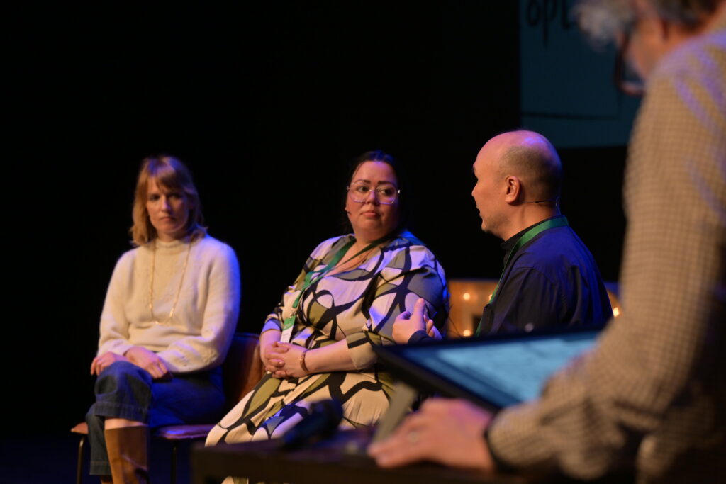 Charlotte, Shanna and Jett Pisate on stage